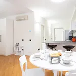 White Flat In Center By Rent コモ