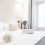 White Flat In Center By Rent アパート コモ