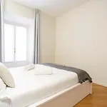 White Flat In Center By Rent * コモ