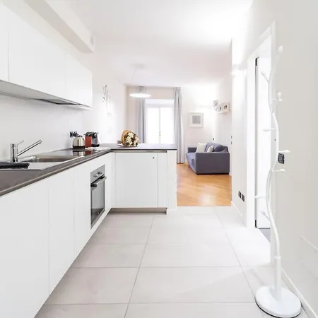 White Flat In Center By Rent Apartment Como