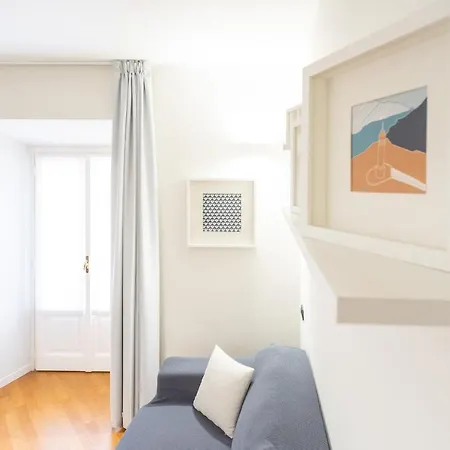Apartment White Flat In Center By Rent Como